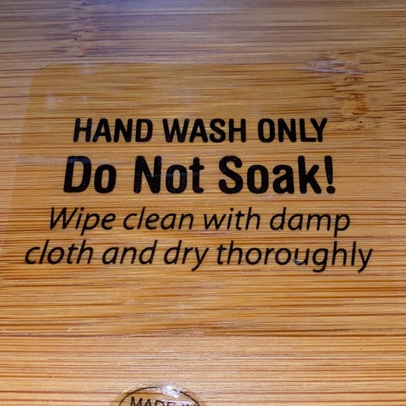 New Sandra two piece porcelain server and bamboo cutting board set - Picture 2 of 10